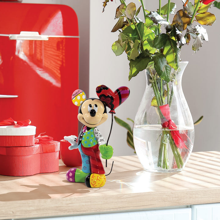 Disney Mickey Maus mit Herz Luftballon Figur Britto 6014861 Enesco Hintergrund roter Kühlschrank